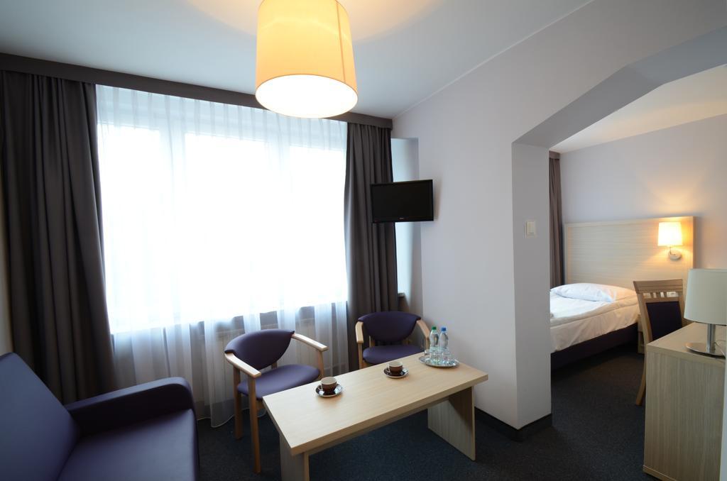 Hotel Pzmot لوبلين الغرفة الصورة